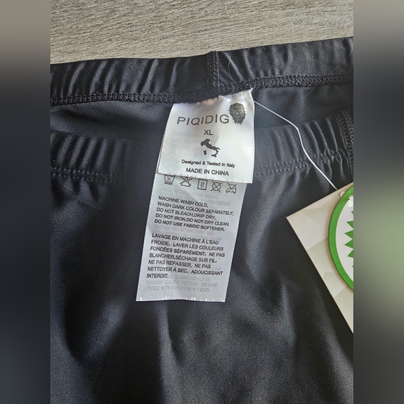 NWT Piqidig boys black extra large upfront 50+ jammers - Picture 3 of 6